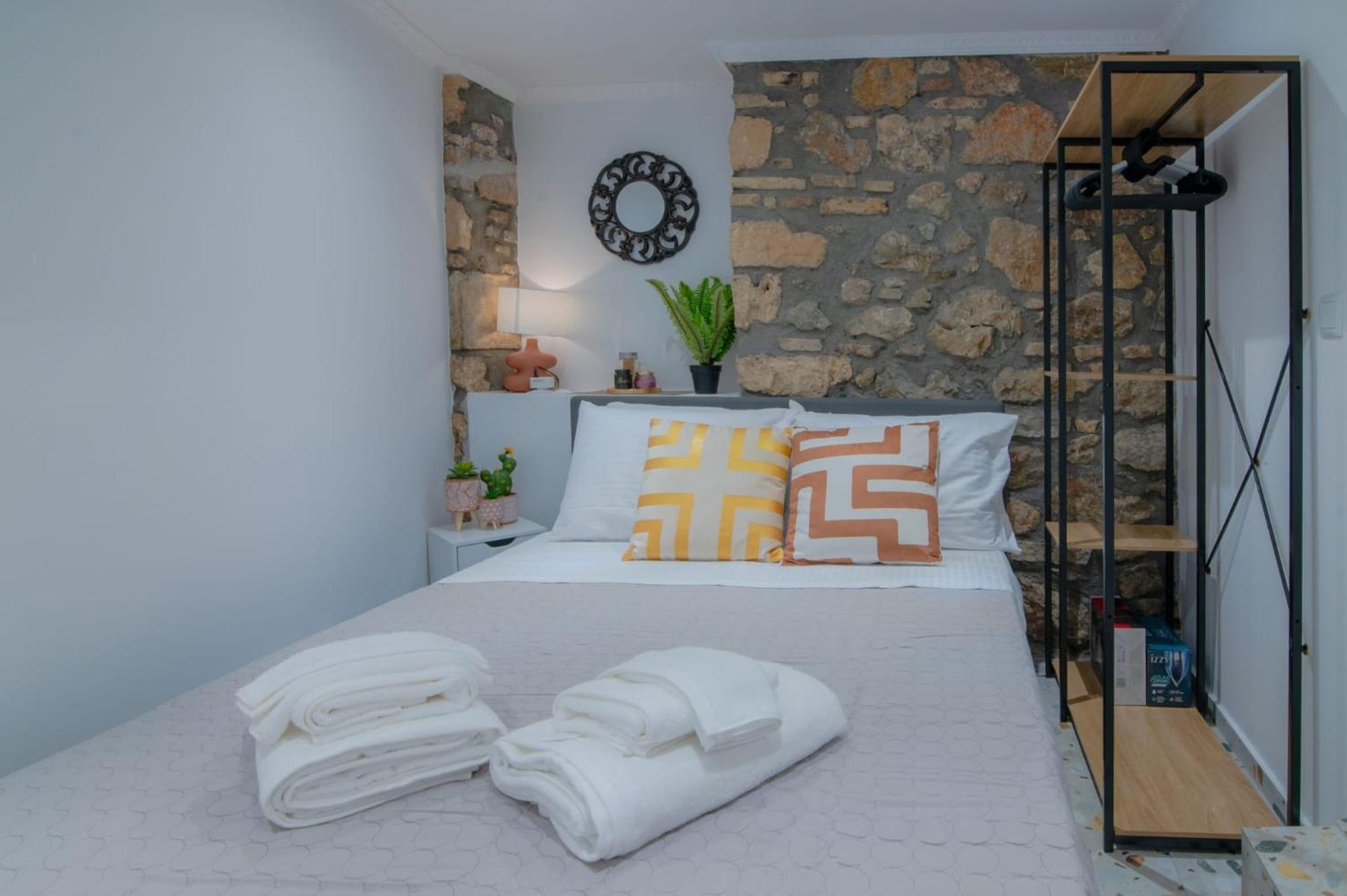 Delenco Trio Apartment