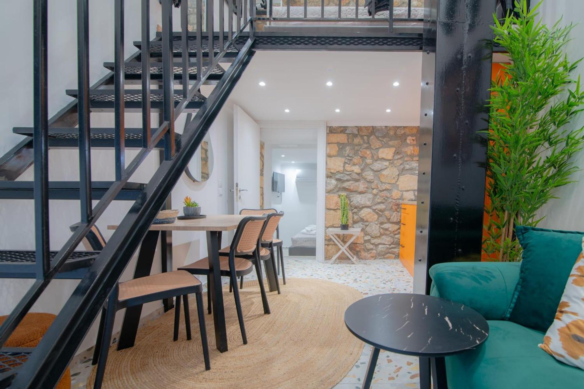 Delenco Trio Apartment *